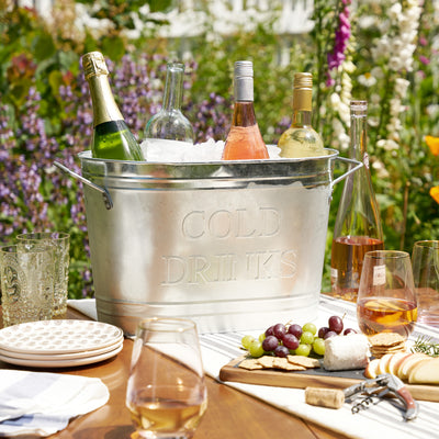 COLD DRINKS FOR EVERYONE - This galvanized metal beverage tub fits in with vintage-styled kitchens and events or modern farmhouse decor. Create a welcoming household for family and friends with a nostalgic drink bucket that recalls the era of ice cream socials.