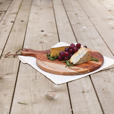ELEGANT ACACIA WOOD CHEESE BOARD - Upgrade your hors d'oeuvres presentation with this acacia wood cheese board. Designed with a classic paddle shape and a groove for catching drips and preventing spills, this set brings extra class to your entertaining.
