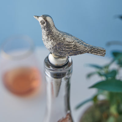 STRIKING BIRD BOTTLE STOPPER - Add a spark of creativity to your wine cabinet with this bird inspired metal stopper. Designed to protect wine quality, it provides an airtight seal that keeps your wine fresh and brings style to your home bar.
